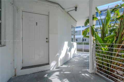 Apartamento en alquiler en Miami Beach, Florida, 3 dormitorios, 909.7 m2 № 2026394 - foto 4