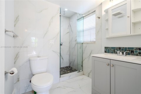 Apartamento en alquiler en Miami Beach, Florida, 3 dormitorios, 909.7 m2 № 2026394 - foto 22