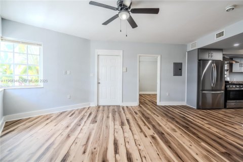 Apartamento en alquiler en Miami Beach, Florida, 3 dormitorios, 909.7 m2 № 2026394 - foto 8