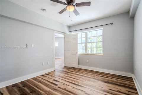 Apartamento en alquiler en Miami Beach, Florida, 3 dormitorios, 909.7 m2 № 2026394 - foto 12