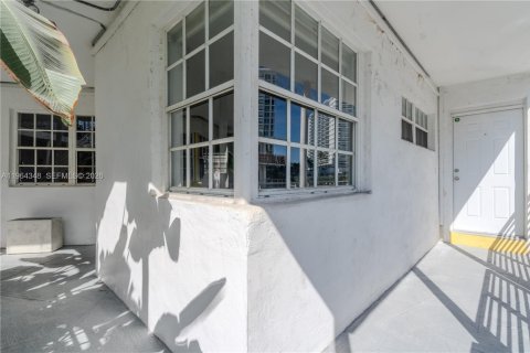 Apartamento en alquiler en Miami Beach, Florida, 3 dormitorios, 909.7 m2 № 2026394 - foto 28