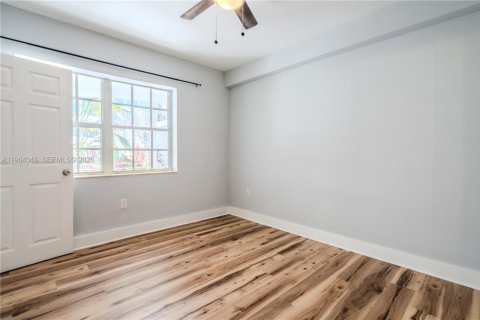 Apartamento en alquiler en Miami Beach, Florida, 3 dormitorios, 909.7 m2 № 2026394 - foto 11