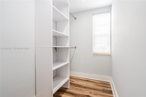 Apartamento en alquiler en Miami Beach, Florida, 3 dormitorios, 909.7 m2 № 2026394 - foto 13