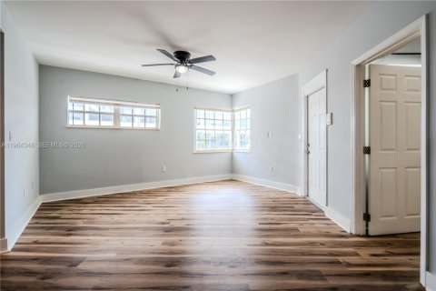 Apartamento en alquiler en Miami Beach, Florida, 3 dormitorios, 909.7 m2 № 2026394 - foto 6