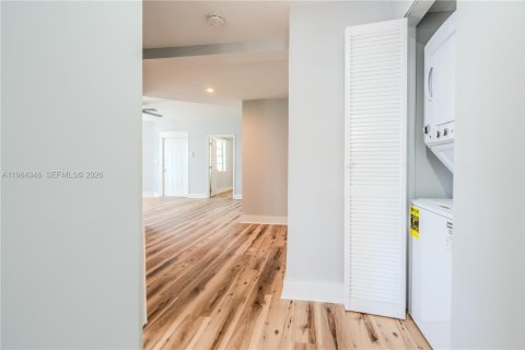 Apartamento en alquiler en Miami Beach, Florida, 3 dormitorios, 909.7 m2 № 2026394 - foto 17