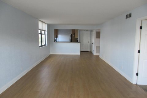 Condo in Pompano Beach, Florida, 2 bedrooms  № 2244491 - photo 15