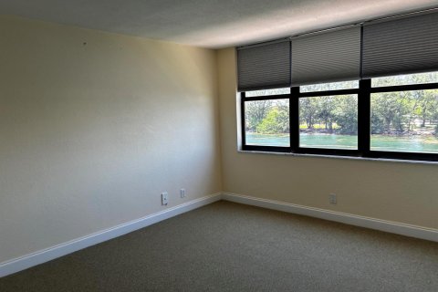Condo in Pompano Beach, Florida, 2 bedrooms  № 2244491 - photo 23