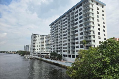 Condo in Pompano Beach, Florida, 2 bedrooms  № 2244491 - photo 2