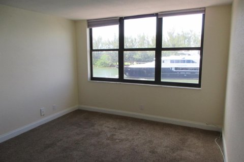 Condo in Pompano Beach, Florida, 2 bedrooms  № 2244491 - photo 25