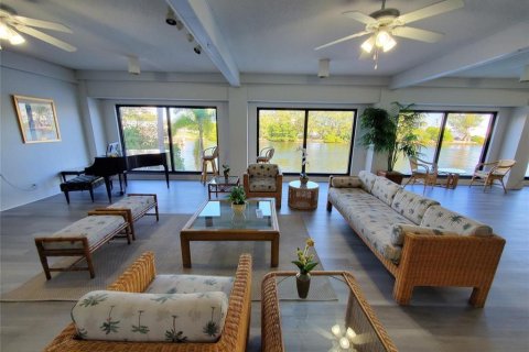 Condo in Pompano Beach, Florida, 2 bedrooms  № 2244491 - photo 10