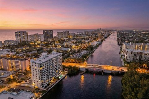 Condo in Pompano Beach, Florida, 2 bedrooms № 2244491