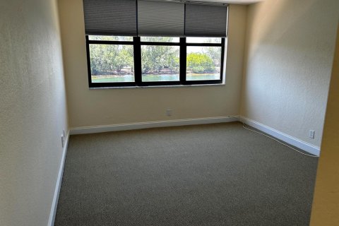Condo in Pompano Beach, Florida, 2 bedrooms  № 2244491 - photo 22
