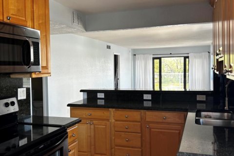 Condo in Pompano Beach, Florida, 2 bedrooms  № 2244491 - photo 19