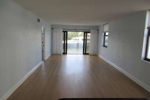 Condo in Pompano Beach, Florida, 2 bedrooms  № 2244491 - photo 16