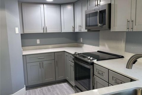 Condo in Palm Coast, Florida, 2 bedrooms  № 451948 - photo 5