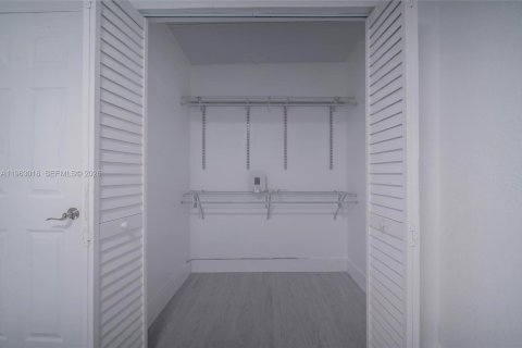 Снять в аренду коммерческую недвижимость в Норт-Майами, Флорида 2 спальни, 207.45м2, № 2026207 - фото 5