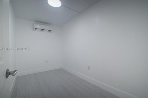 Снять в аренду коммерческую недвижимость в Норт-Майами, Флорида 2 спальни, 207.45м2, № 2026207 - фото 6