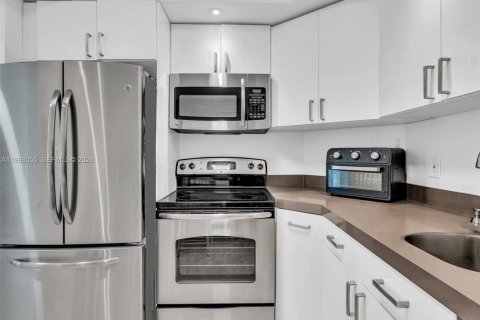 Купить кондоминиум в Санни-Айлс-Бич, Флорида 2 спальни, 120.31м2, № 2063570 - фото 13