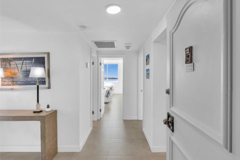 Купить кондоминиум в Санни-Айлс-Бич, Флорида 2 спальни, 120.31м2, № 2063570 - фото 4