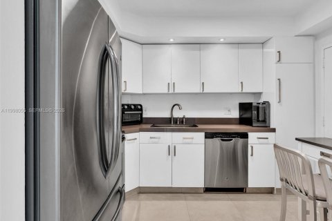 Купить кондоминиум в Санни-Айлс-Бич, Флорида 2 спальни, 120.31м2, № 2063570 - фото 11