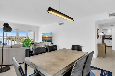 Купить кондоминиум в Санни-Айлс-Бич, Флорида 2 спальни, 120.31м2, № 2063570 - фото 9