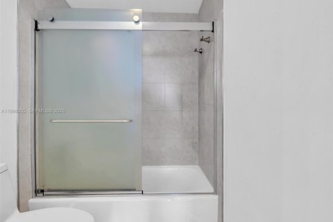 Купить кондоминиум в Санни-Айлс-Бич, Флорида 2 спальни, 120.31м2, № 2063570 - фото 26