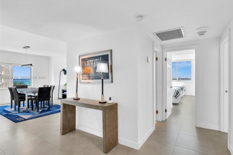 Купить кондоминиум в Санни-Айлс-Бич, Флорида 2 спальни, 120.31м2, № 2063570 - фото 2