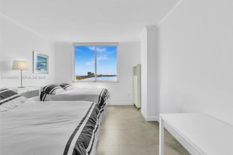 Купить кондоминиум в Санни-Айлс-Бич, Флорида 2 спальни, 120.31м2, № 2063570 - фото 15