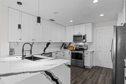 Casa en venta en Orlando, Florida, 4 dormitorios, 175.68 m2 № 1915757 - foto 14