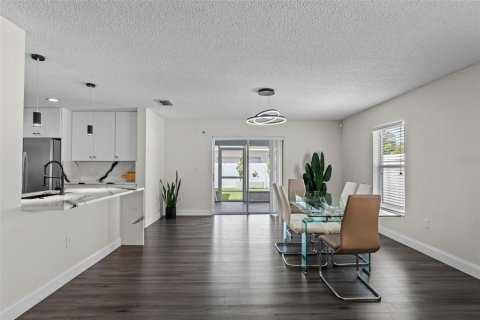 Casa en venta en Orlando, Florida, 4 dormitorios, 175.68 m2 № 1915757 - foto 12