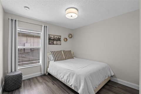 Casa en venta en Orlando, Florida, 4 dormitorios, 175.68 m2 № 1915757 - foto 8