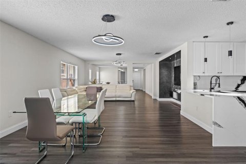 Casa en venta en Orlando, Florida, 4 dormitorios, 175.68 m2 № 1915757 - foto 13