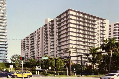 Condo in Bal Harbour, Florida, 2 bedrooms  № 2013811