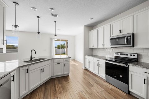House in HERON BAY in Palmetto, Florida 5 bedrooms, 240.52 sq.m. № 2094677 - photo 8