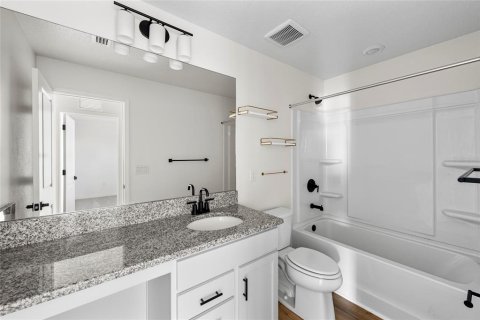 House in HERON BAY in Palmetto, Florida 5 bedrooms, 240.52 sq.m. № 2094677 - photo 29