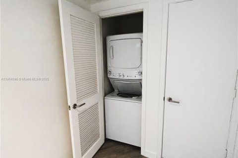 Copropriété à louer à Miami, Floride: 2 chambres, 108.23 m2 № 1956785 - photo 11