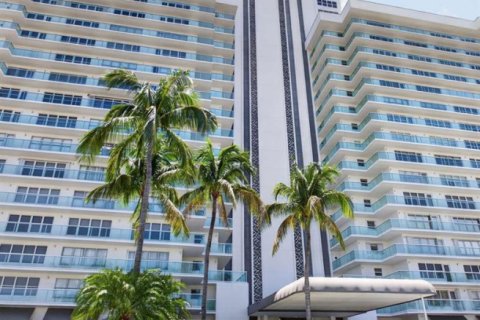 Condo in Fort Lauderdale, Florida, 1 bedroom № 2087024 - photo 3