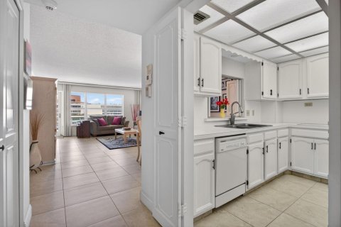 Condo in Fort Lauderdale, Florida, 1 bedroom № 2087024 - photo 11