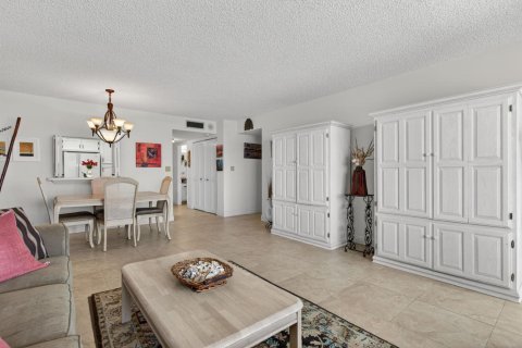 Condo in Fort Lauderdale, Florida, 1 bedroom № 2087024 - photo 18
