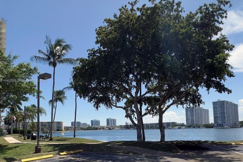 Condominio en alquiler en Aventura, Florida, 2 dormitorios, 116.78 m2 № 1890490 - foto 16