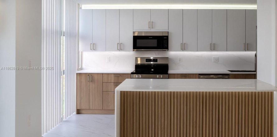 Condominio en Aventura, Florida, 2 dormitorios № 1890490