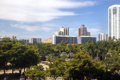 Condominio en alquiler en Aventura, Florida, 2 dormitorios, 116.78 m2 № 1890490 - foto 5