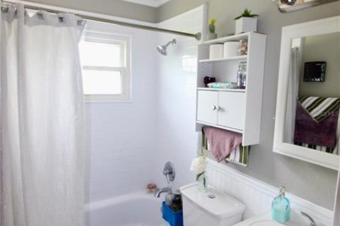 House in Apopka, Florida 4 bedrooms, 130.62 sq.m. № 1843813 - photo 7