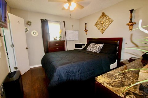 House in Apopka, Florida 4 bedrooms, 130.62 sq.m. № 1843813 - photo 6