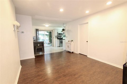 House in Apopka, Florida 4 bedrooms, 130.62 sq.m. № 1843813 - photo 24