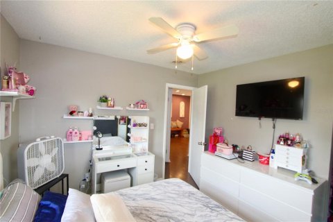 House in Apopka, Florida 4 bedrooms, 130.62 sq.m. № 1843813 - photo 8