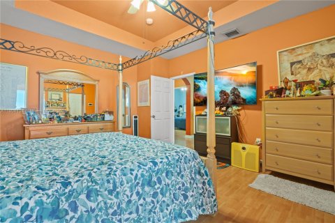 House in Miami, Florida 4 bedrooms, 257.9 sq.m. № 1874484 - photo 21