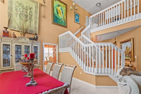 House in Miami, Florida 4 bedrooms, 257.9 sq.m. № 1874484 - photo 8