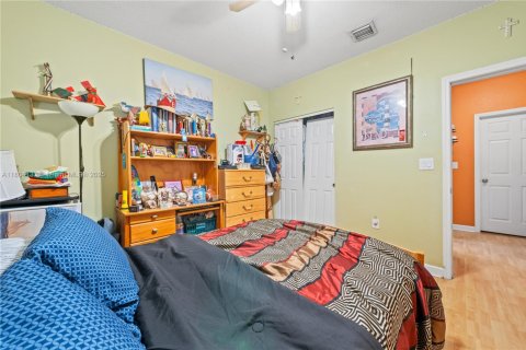 House in Miami, Florida 4 bedrooms, 257.9 sq.m. № 1874484 - photo 28