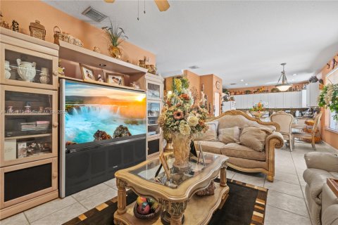 House in Miami, Florida 4 bedrooms, 257.9 sq.m. № 1874484 - photo 19
